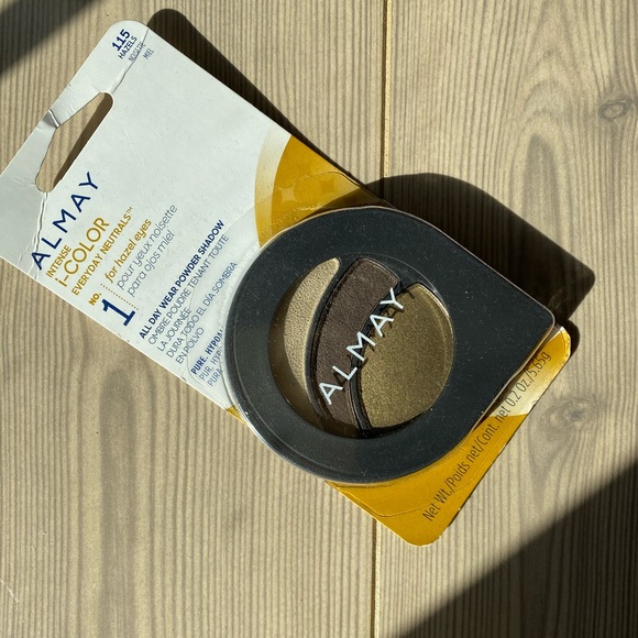 FREE Everyday Neutrals Eye Shadows - Picture 3 of 3